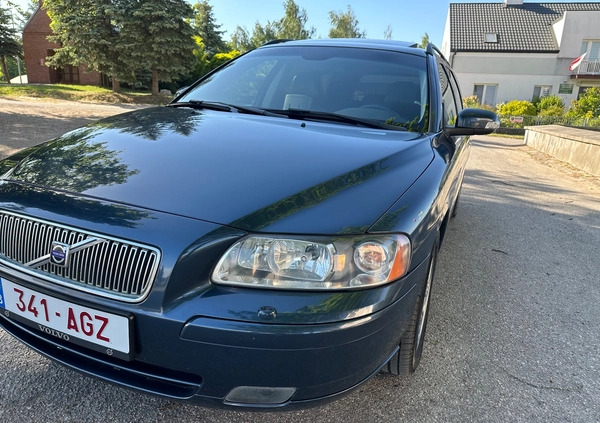 Volvo V70 cena 23900 przebieg: 240000, rok produkcji 2007 z Okonek małe 781